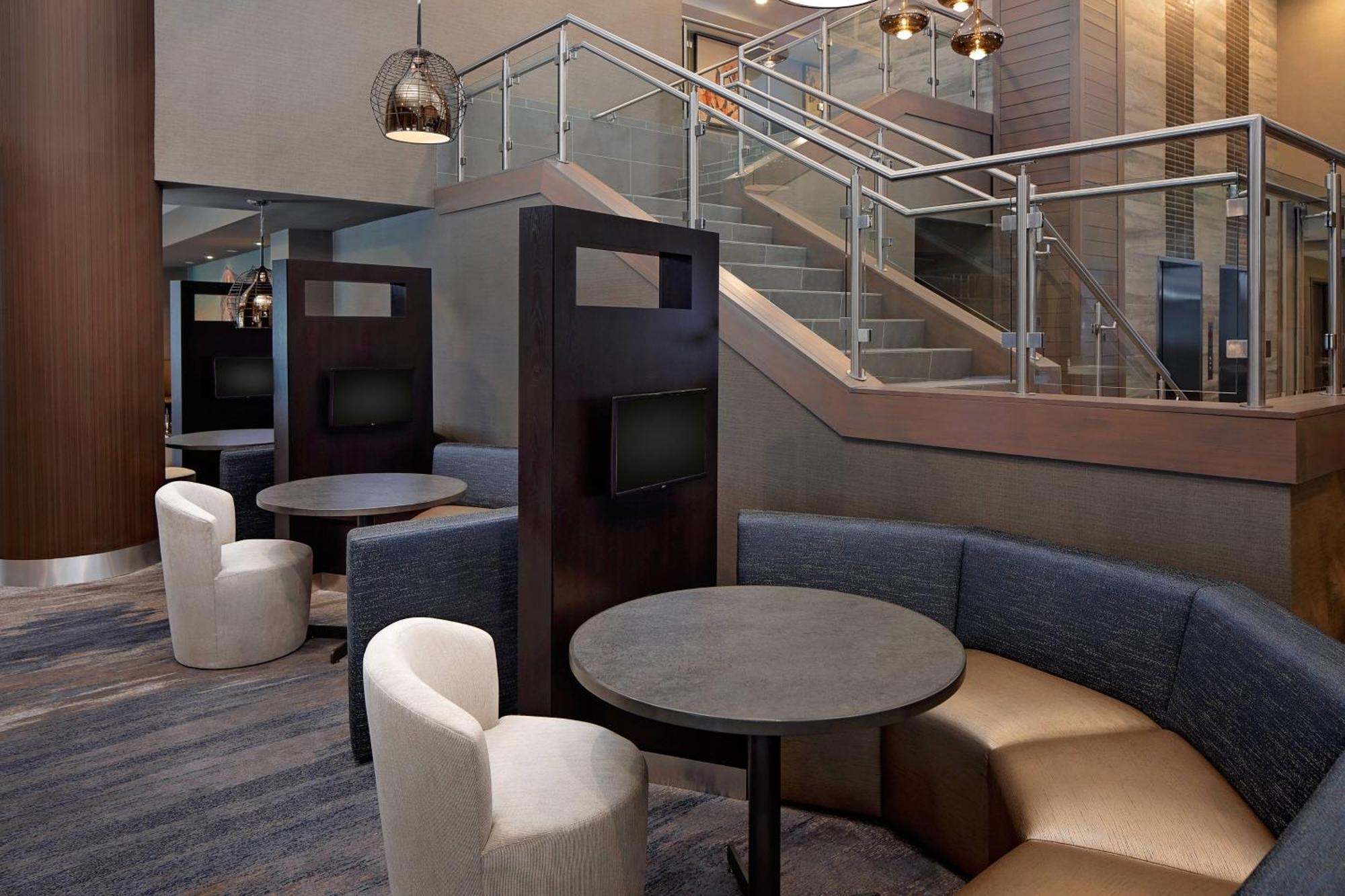 Courtyard By Marriott Dallas Downtown/Reunion District Exterior photo