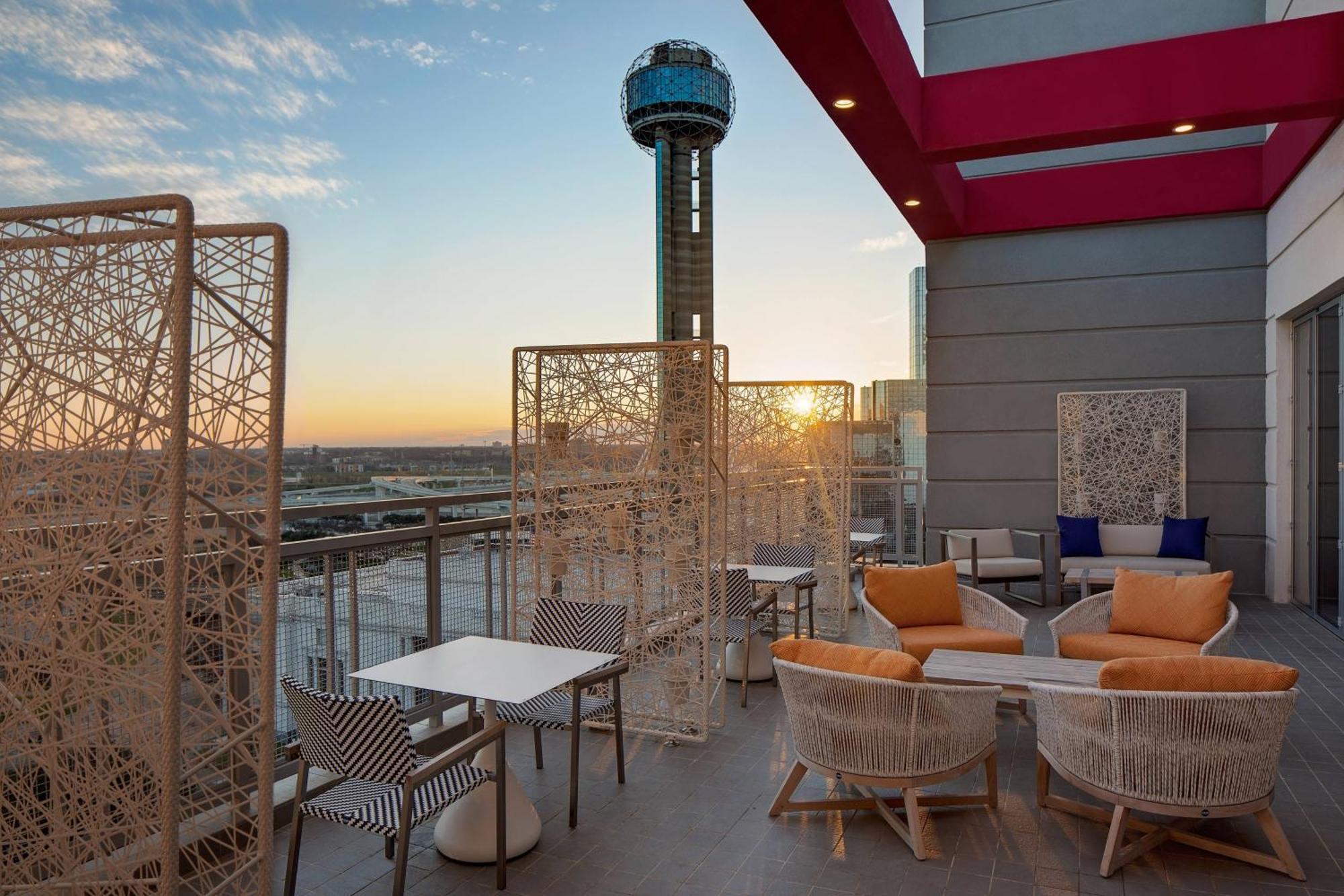 Courtyard By Marriott Dallas Downtown/Reunion District Exterior photo
