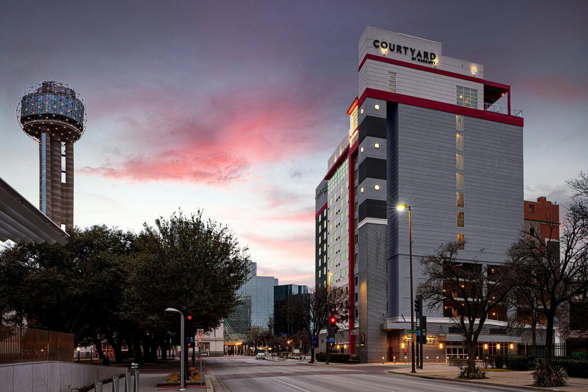 Courtyard By Marriott Dallas Downtown/Reunion District Exterior photo