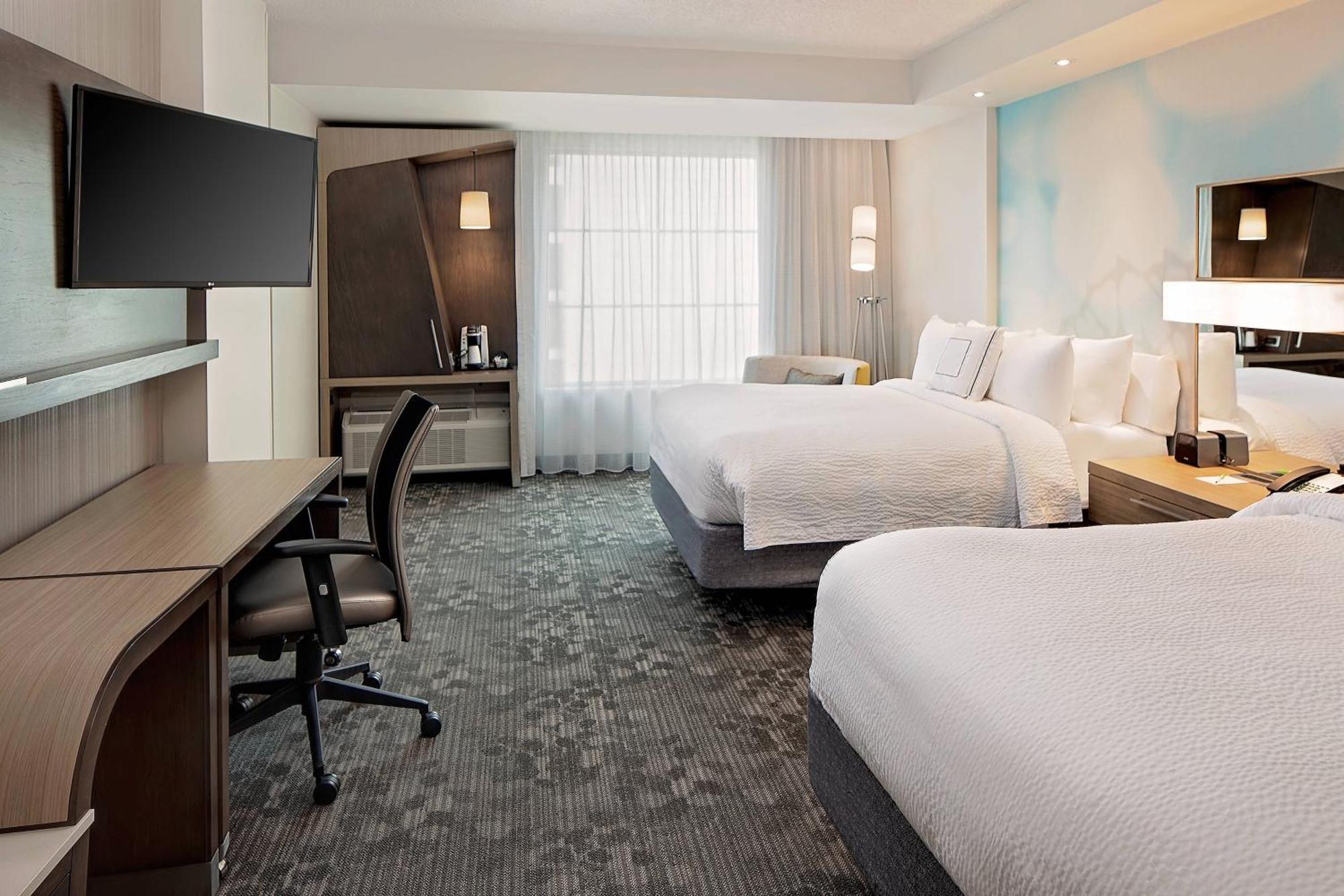 Courtyard By Marriott Dallas Downtown/Reunion District Exterior photo